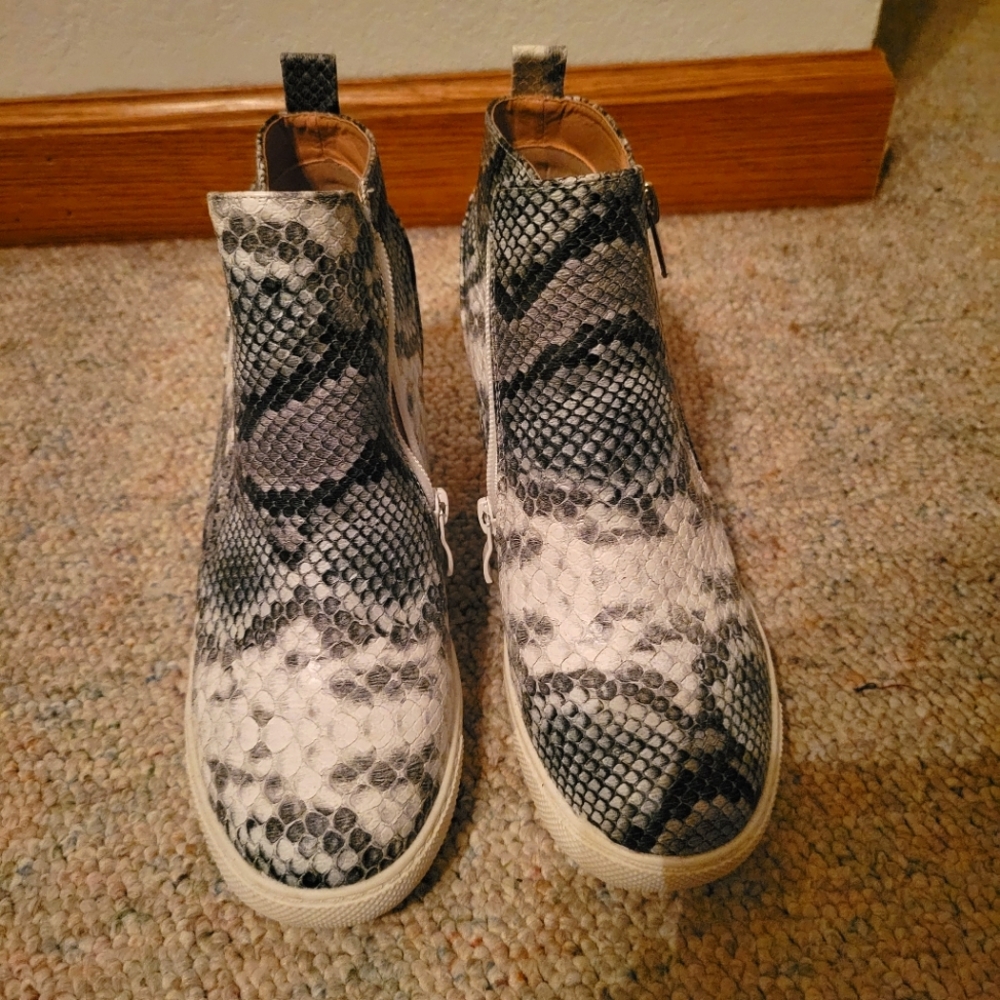 Snake print womens wedges